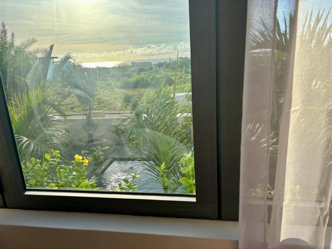 Stunning 3-Bedroom Apartment With Private Rooftop Terrace & Gorgeous Pool Flic en Flac Luaran gambar