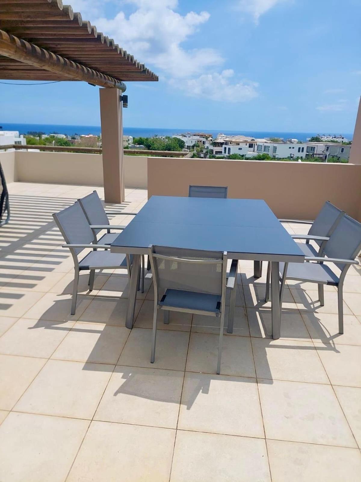 Stunning 3-Bedroom Apartment With Private Rooftop Terrace & Gorgeous Pool Flic en Flac Luaran gambar
