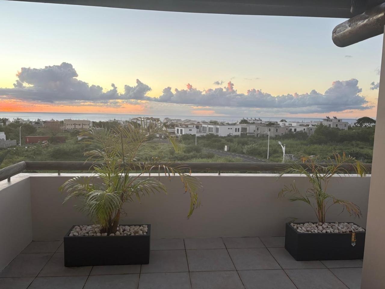 Stunning 3-Bedroom Apartment With Private Rooftop Terrace & Gorgeous Pool Flic en Flac Luaran gambar