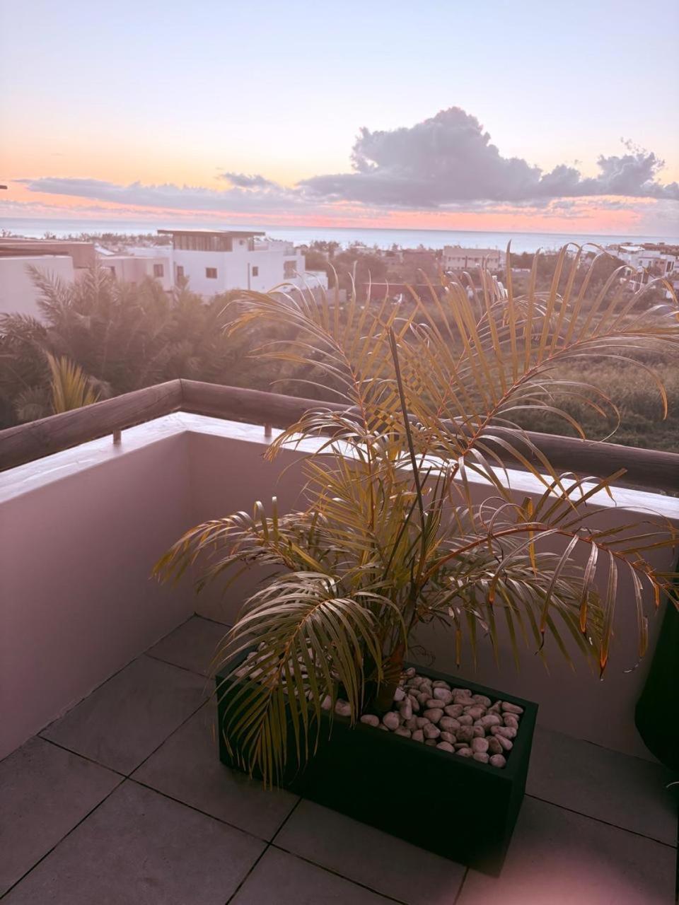 Stunning 3-Bedroom Apartment With Private Rooftop Terrace & Gorgeous Pool Flic en Flac Luaran gambar